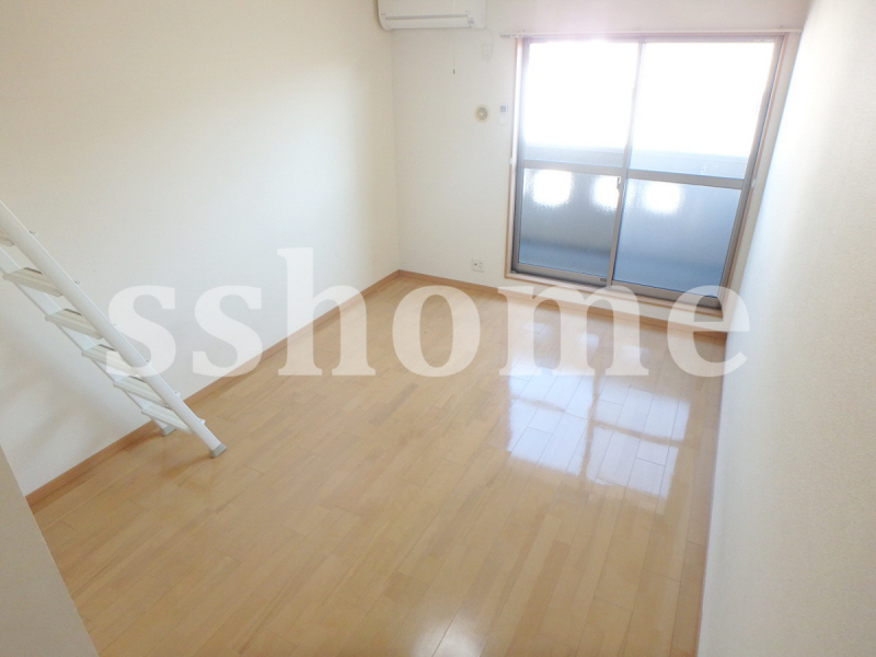 居室・リビング　明るいお部屋です☆