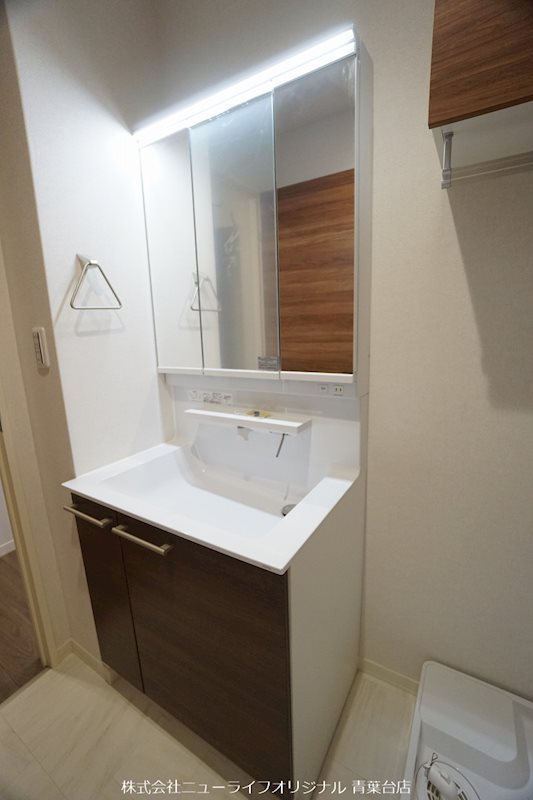 洗面設備　忙しい朝に嬉しい独立洗面台です♪