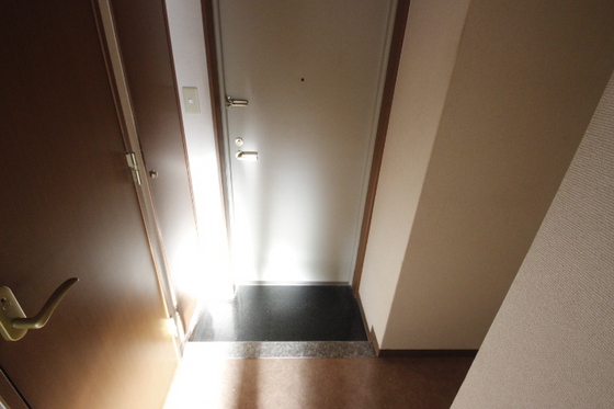 玄関　※別室の写真を使用しております※