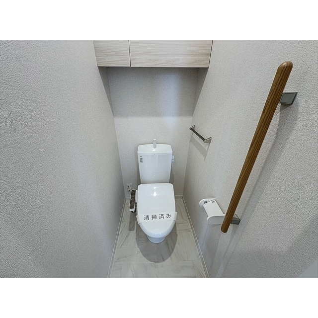 トイレ　嬉しい温水洗浄機能付き