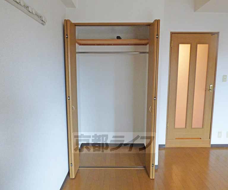 収納　広々とした収納です。