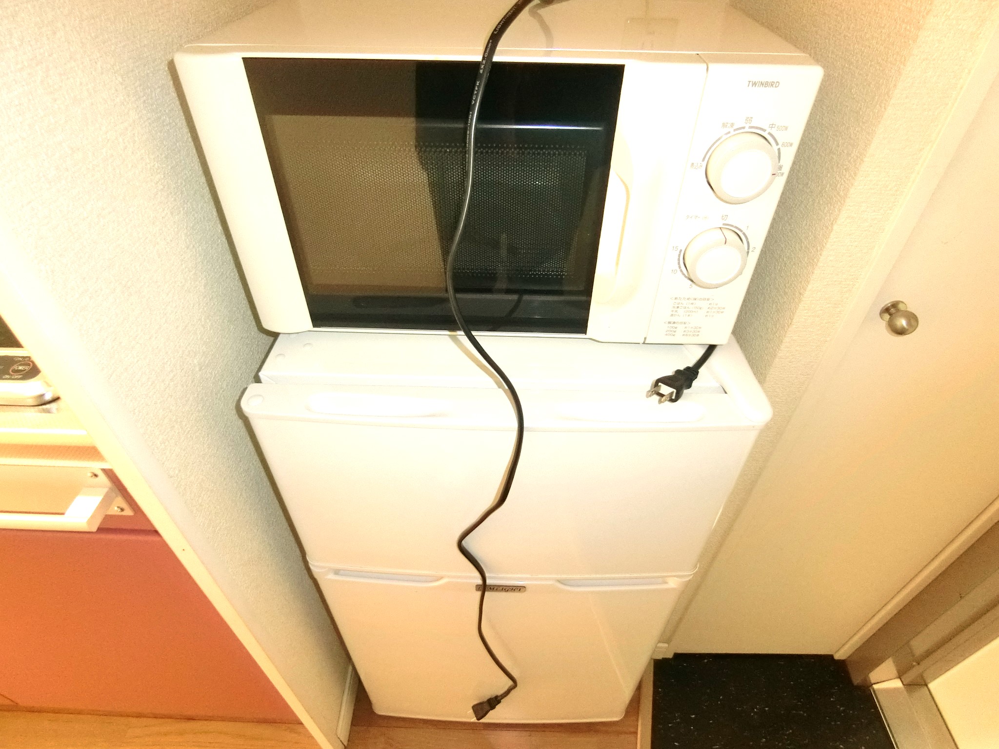 収納　キッチンに２ドア冷蔵庫・電子レンジ・収納を完備です☆