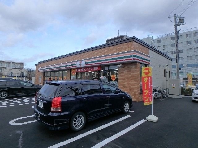 コンビニ　セブンイレブン札幌本通2丁目北店（コンビニ）まで727m
