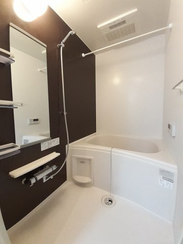 バス・シャワールーム　コンパクトで使いやすいお風呂です