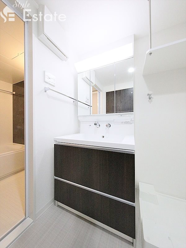 洗面設備　同仕様内装