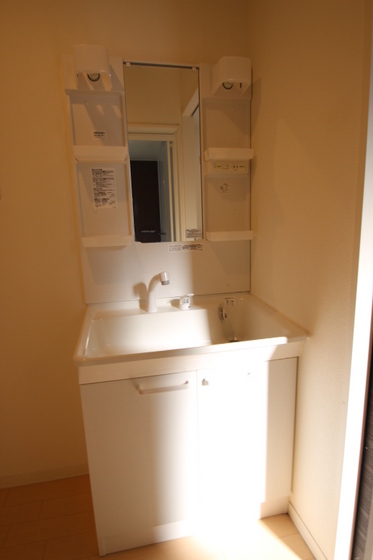 洗面設備　※他号室の写真です。