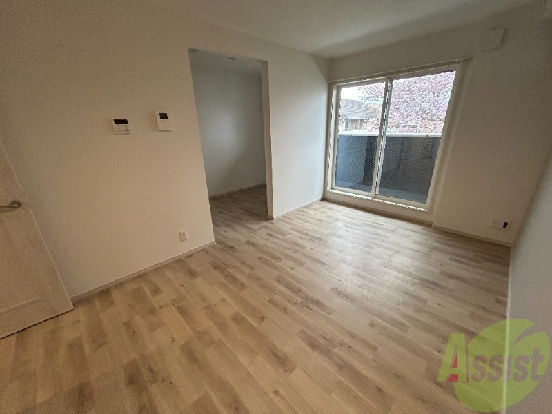 居室・リビング　８帖のＬＤＫです。落ち着いた色合いの空間で落ち着きます