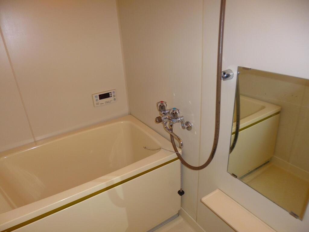 バス・シャワールーム　別室参考写真となります。（反転タイプ）