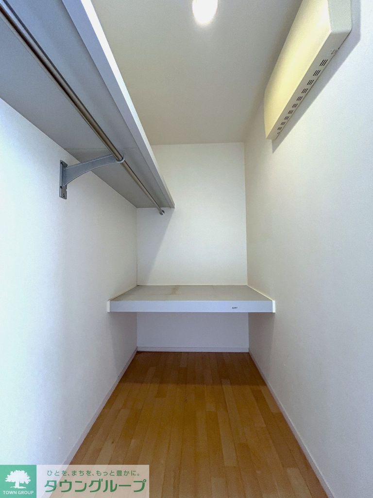 収納　8帖洋室付ウォークインクローゼット※退去済み。クリーニング前