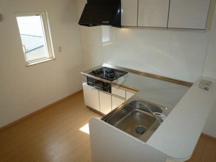 キッチン　作業台との一体感が嬉しいシステムキッチン付きです♪
