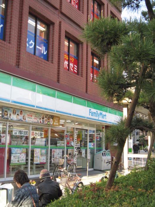 コンビニ　ファミリーマート　鶴橋駅前店（コンビニ）まで222m