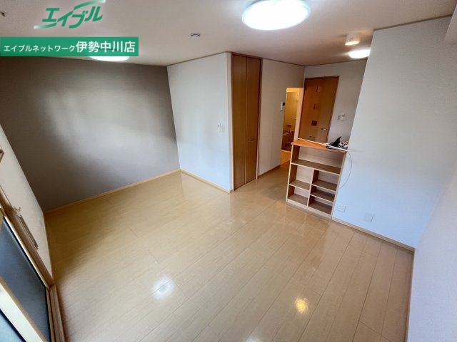 居室・リビング　同型参考写真です
