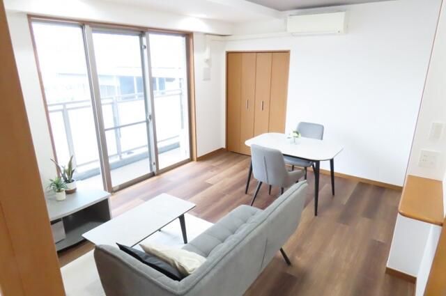 居室・リビング　※別部屋参考写真