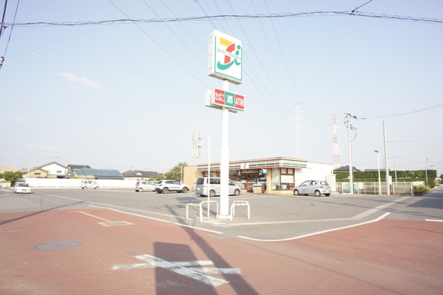 コンビニ　セブンイレブン（コンビニ）まで520m