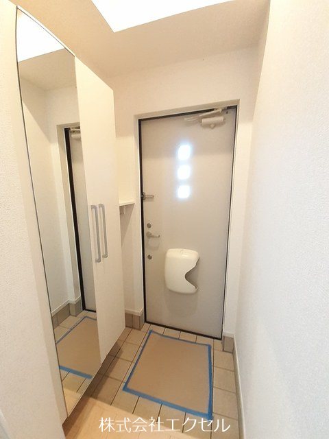 玄関　シューズBOX完備の玄関です。