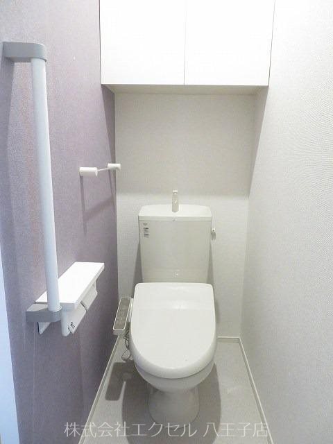 トイレ　温水洗浄便座付き
