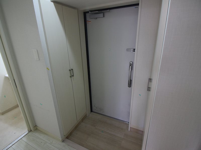 玄関　同物件別部屋写真