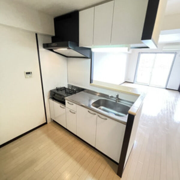 キッチン　※写真は同物件の別部屋のものを流用しております。現状を優先し
