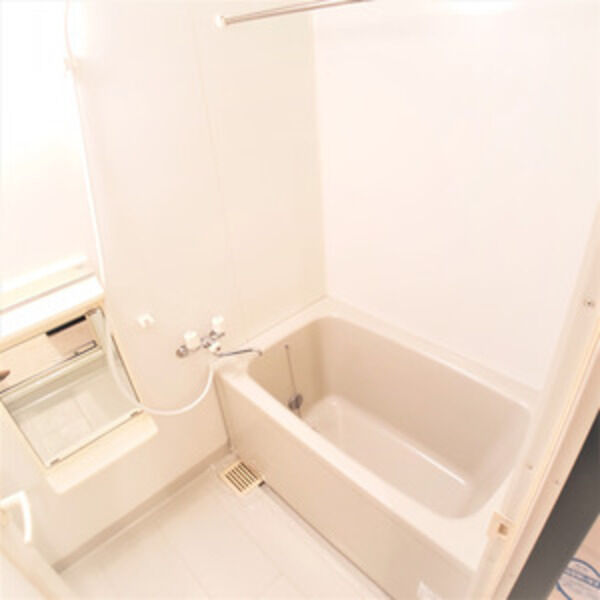 バス・シャワールーム　※写真は同物件の別部屋のものを流用しております。現状を優先し