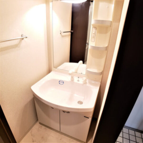 洗面設備　※写真は同物件の別部屋のものを流用しております。現状を優先し