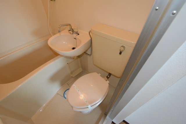 トイレ　浴室内にトイレがあります☆