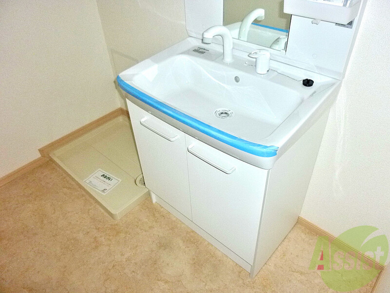 洗面設備　広い洗面所、朝の身だしなみもバッチリですね
