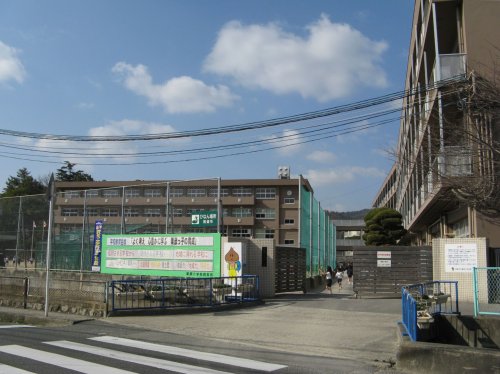 小学校　尾道市立栗原小学校（小学校）まで329m