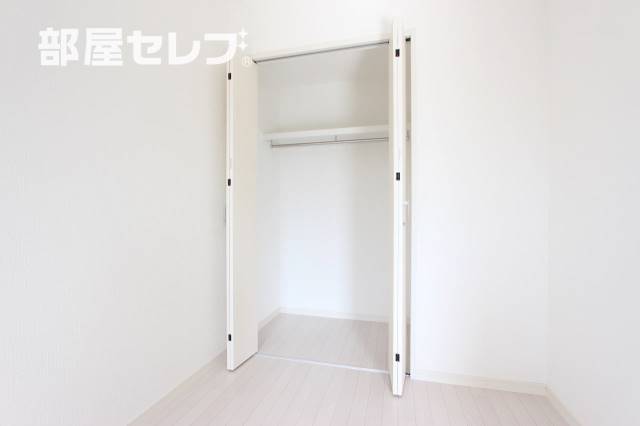 収納　※階によりアクセントクロスが異なります。（３０１号室写真）
