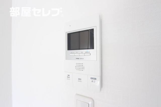 セキュリティ　※階によりアクセントクロスが異なります。（３０１号室写真）