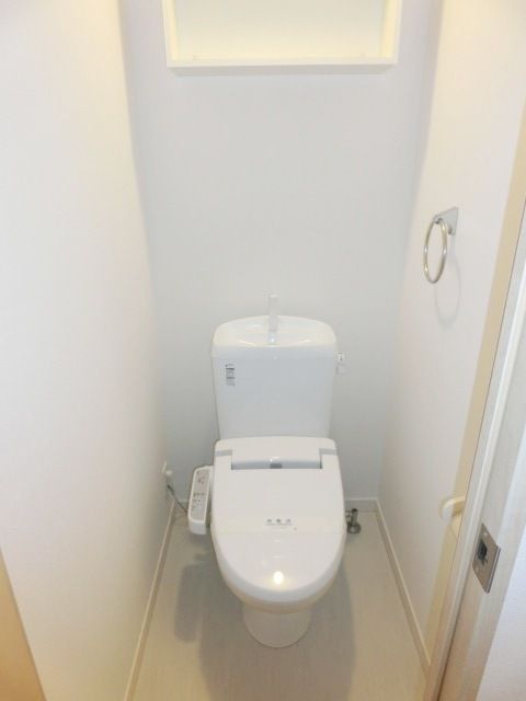 トイレ　温水洗浄便座付きのトイレ