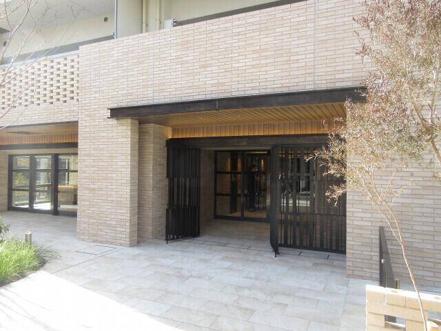 エントランス　分譲タイプです