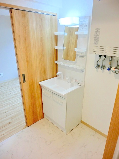 洗面設備　朝の支度に便利なシャンプードレッサーです♪