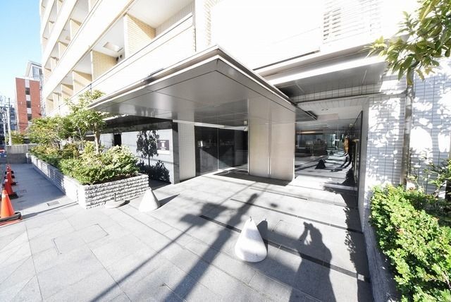 エントランス　お問合せは(株)タウンハウジングレジデンス事業部　赤坂店・…