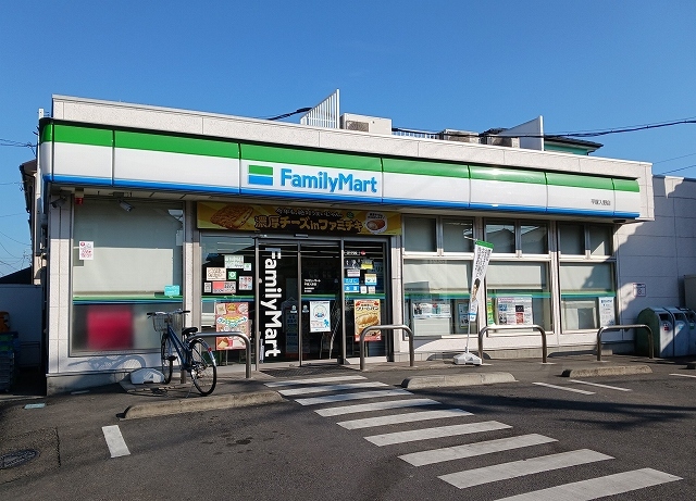 コンビニ　ファミリーマート（コンビニ）まで300m
