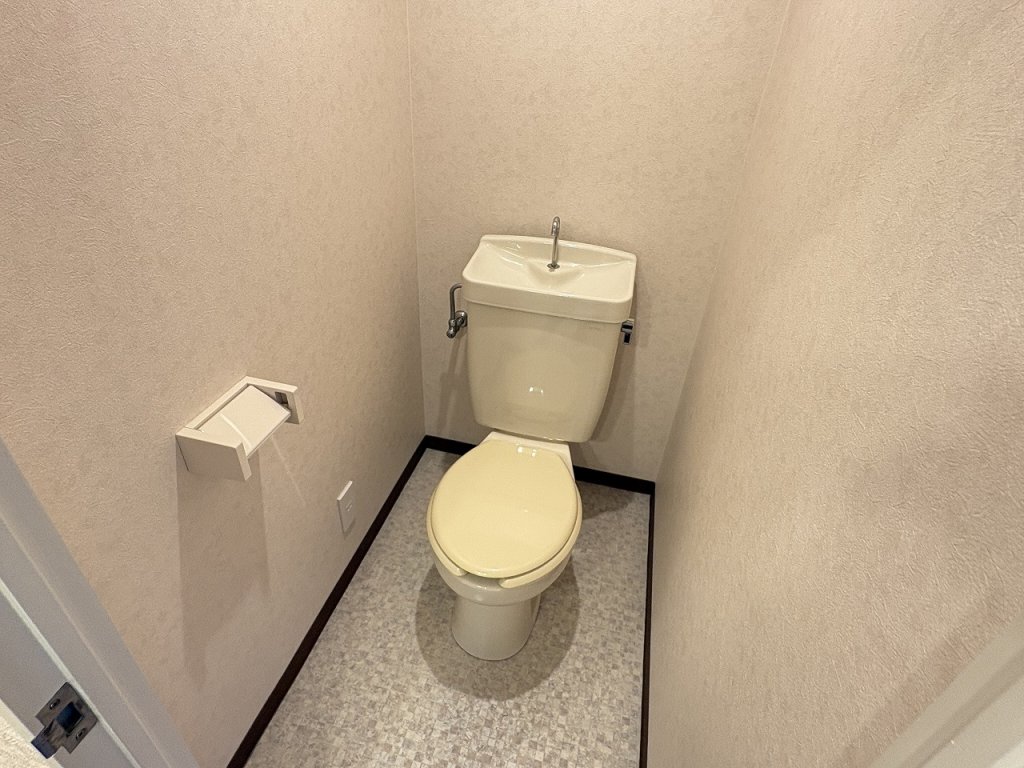 トイレ　トイレ内コンセントあります。