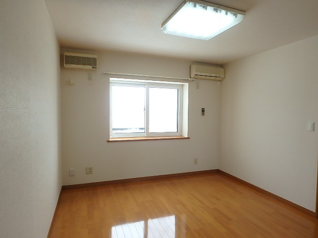 居室・リビング　リビング12.7帖のお部屋です
