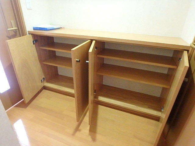 玄関　下駄箱です