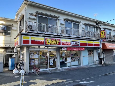 コンビニ　デイリーヤマザキ目黒本町6丁目店（コンビニ）まで220m