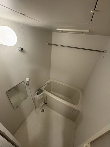 バス・シャワールーム　※写真は同じマンションの違う部屋のもの(反転タイプ)