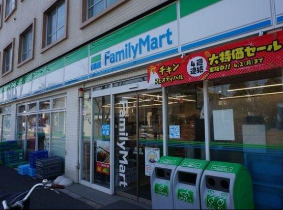 コンビニ　ファミリーマート 西ヶ原駅前店（コンビニ）まで626m