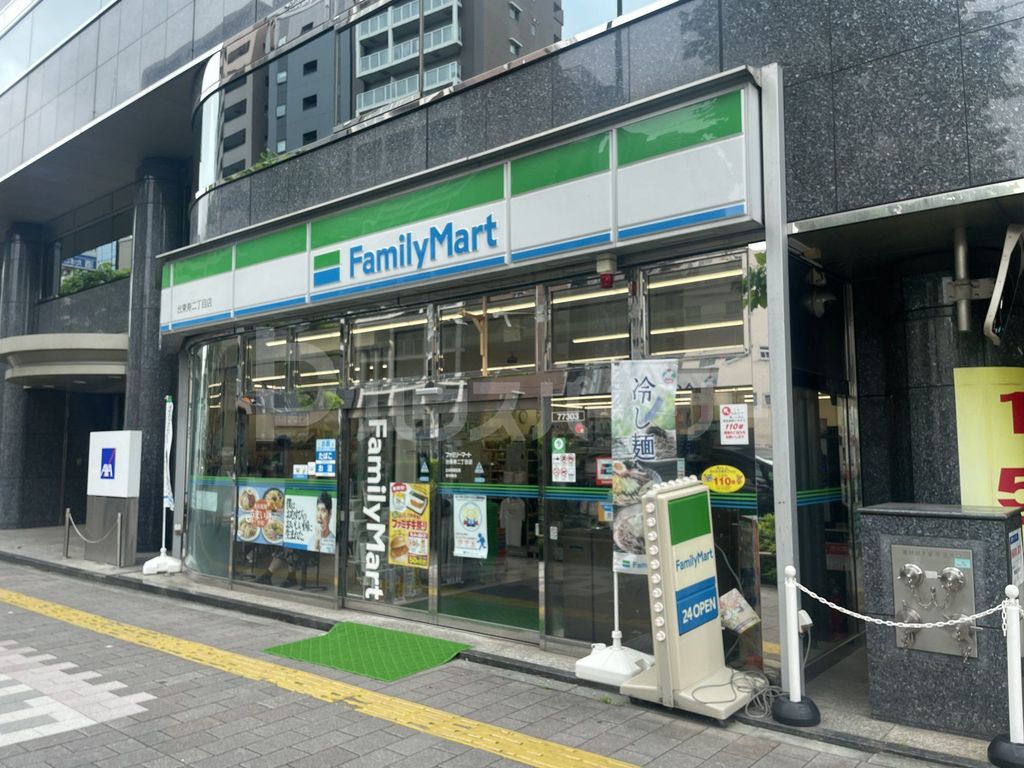 コンビニ　ファミリーマート台東寿二丁目店（コンビニ）まで1m