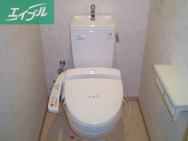 トイレ　温水洗浄便座