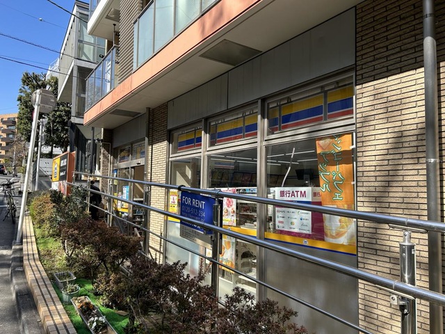コンビニ　ミニストップ南青山4丁目店（コンビニ）まで244m