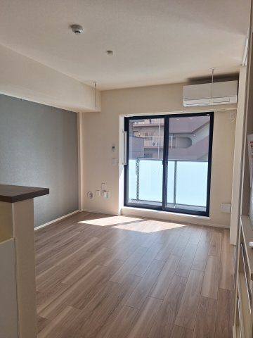 居室・リビング　柱の少ない四隅をしっかり使えるお部屋です