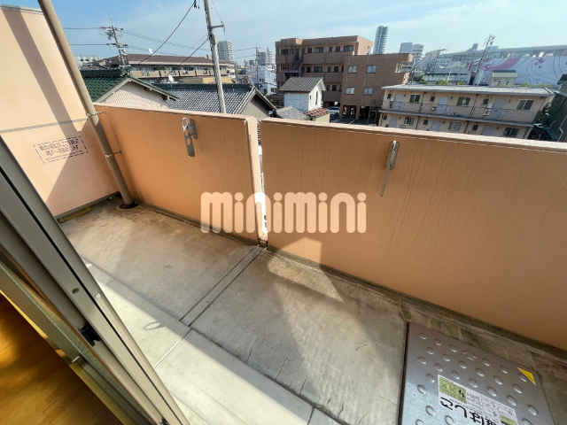 バルコニー　反転タイプのお部屋の写真です。