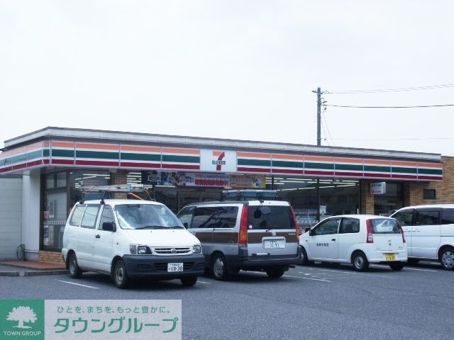 コンビニ　セブンイレブン（コンビニ）まで585m