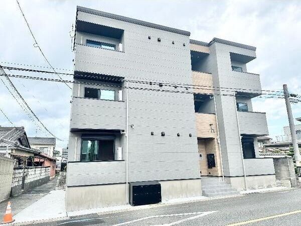 建物外観　新築の人気デザイナーズ物件です♪内覧可能♪