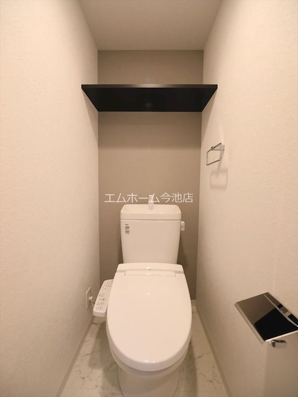 トイレ　温水洗浄便座付トイレ