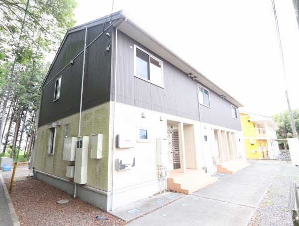 建物外観　駐車場