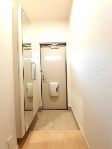 玄関　収納もある玄関です